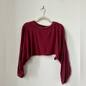 Red loose long sleeve crop top